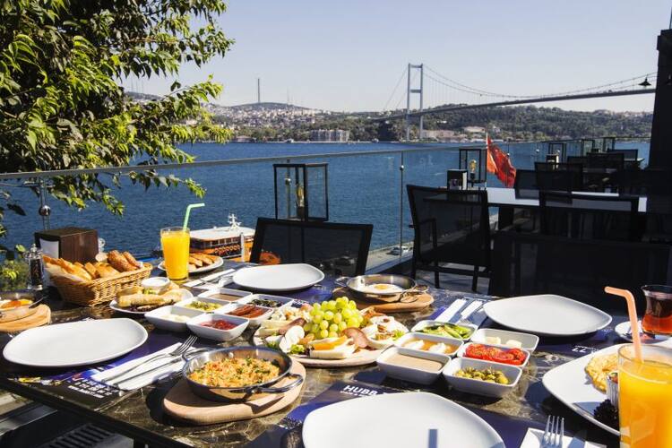 hubb 77 cafe restaurant kurucesme